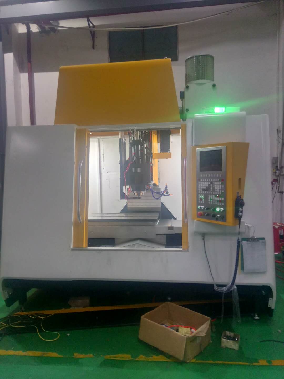 硬軌機D-12（法那科系統）—1270（三軸硬軌）CNC立式加工中心機 （Z軸加高至600mm)
